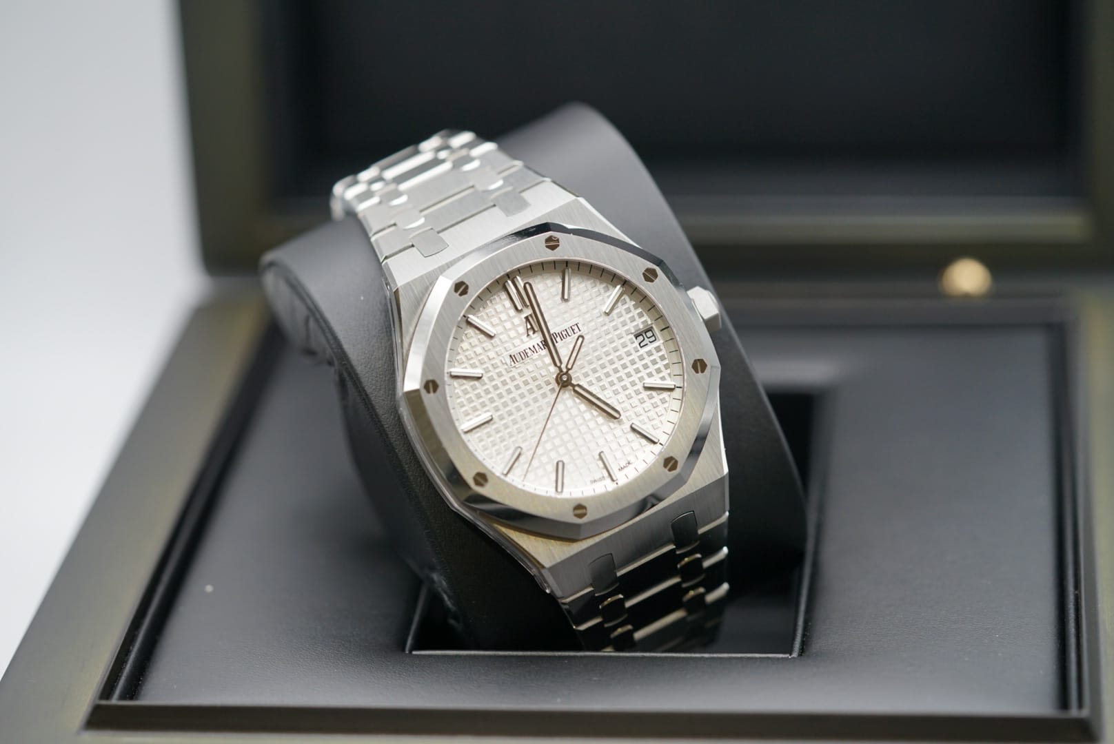 Audemars piguet royal on sale oak 15500 price