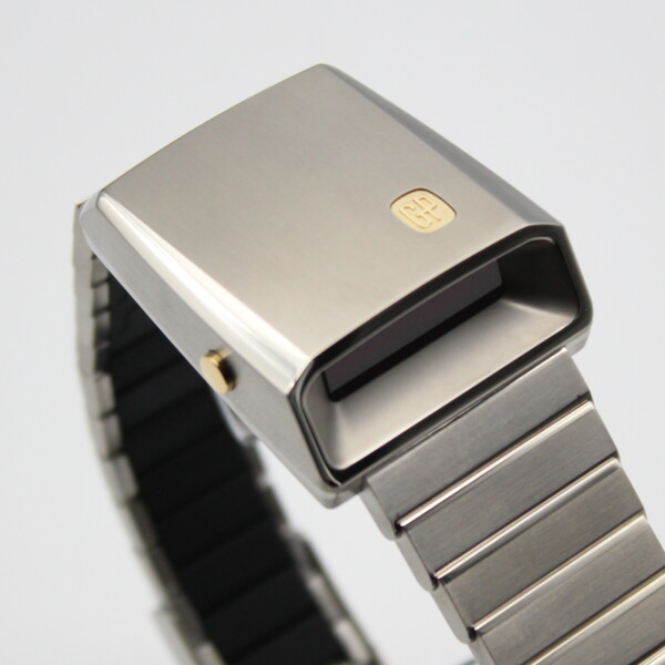 Girard Perregaux Casquette 2.0 Quartz Titanium/18k Yellow Gold 39800-21-3199-6CM - Image 3