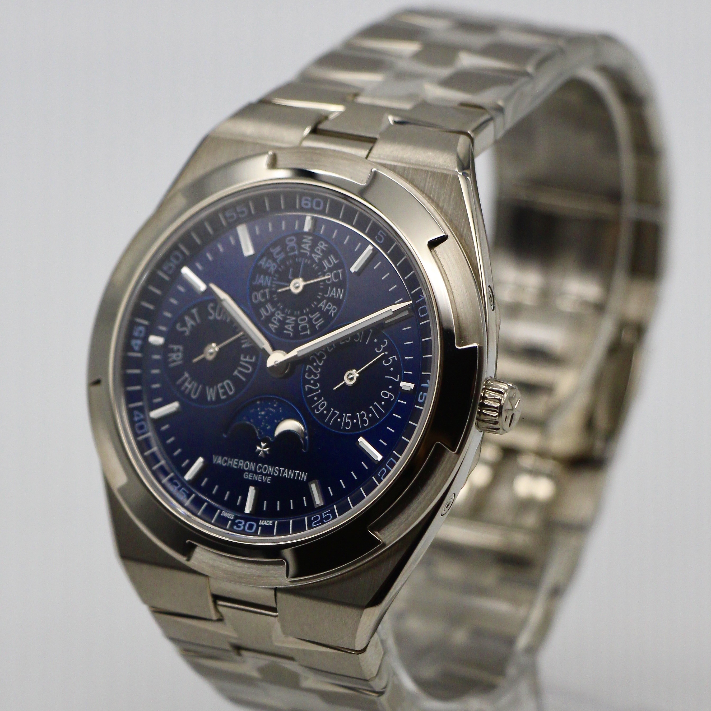 Vacheron Constantin Overseas Perpetual Calendar Ultra-Thin 41mm Blue Dial 18k White Gold 4300V/220G-B945 - Image 2