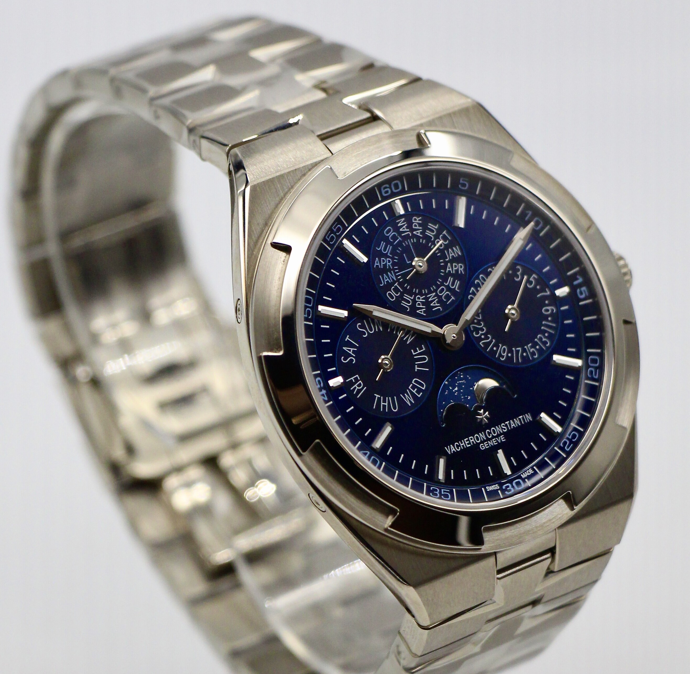 Vacheron Constantin Overseas Perpetual Calendar Ultra-Thin 41mm Blue Dial 18k White Gold 4300V/220G-B945 - Image 3