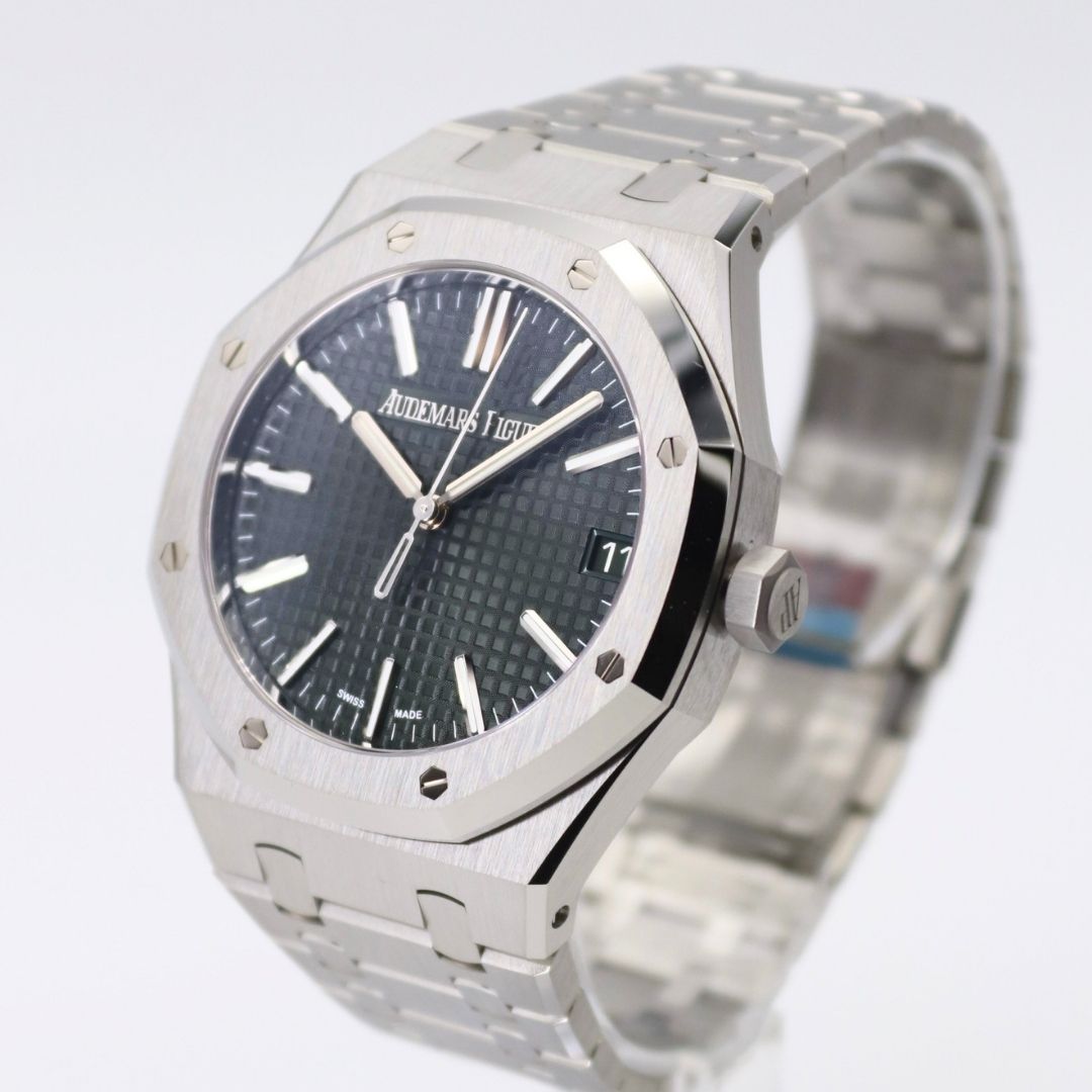 Audemars Piguet Royal Oak Selfwinding 41 mm Stainless Steel Khaki Green Dial 15510ST.OO.1320ST.09 - Image 2