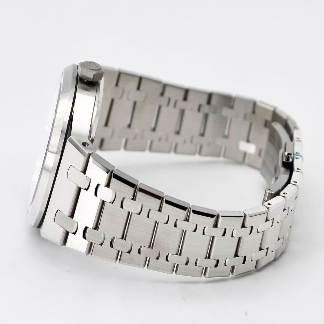 Audemars Piguet Royal Oak Selfwinding 41 mm Stainless Steel Khaki Green Dial 15510ST.OO.1320ST.09 - Image 4