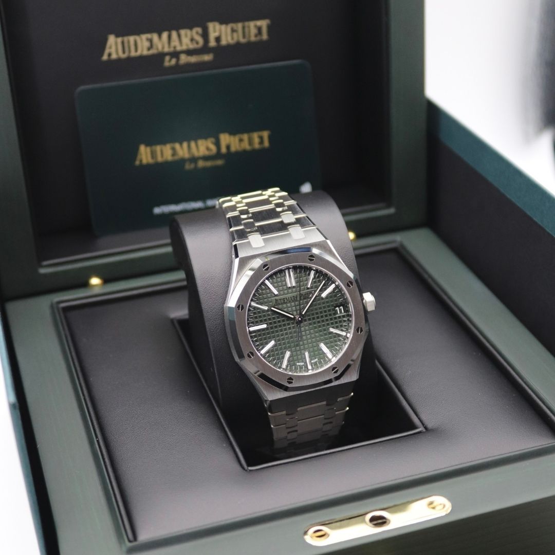 Audemars Piguet Royal Oak Selfwinding 41 mm Stainless Steel Khaki Green Dial 15510ST.OO.1320ST.09 - Image 7