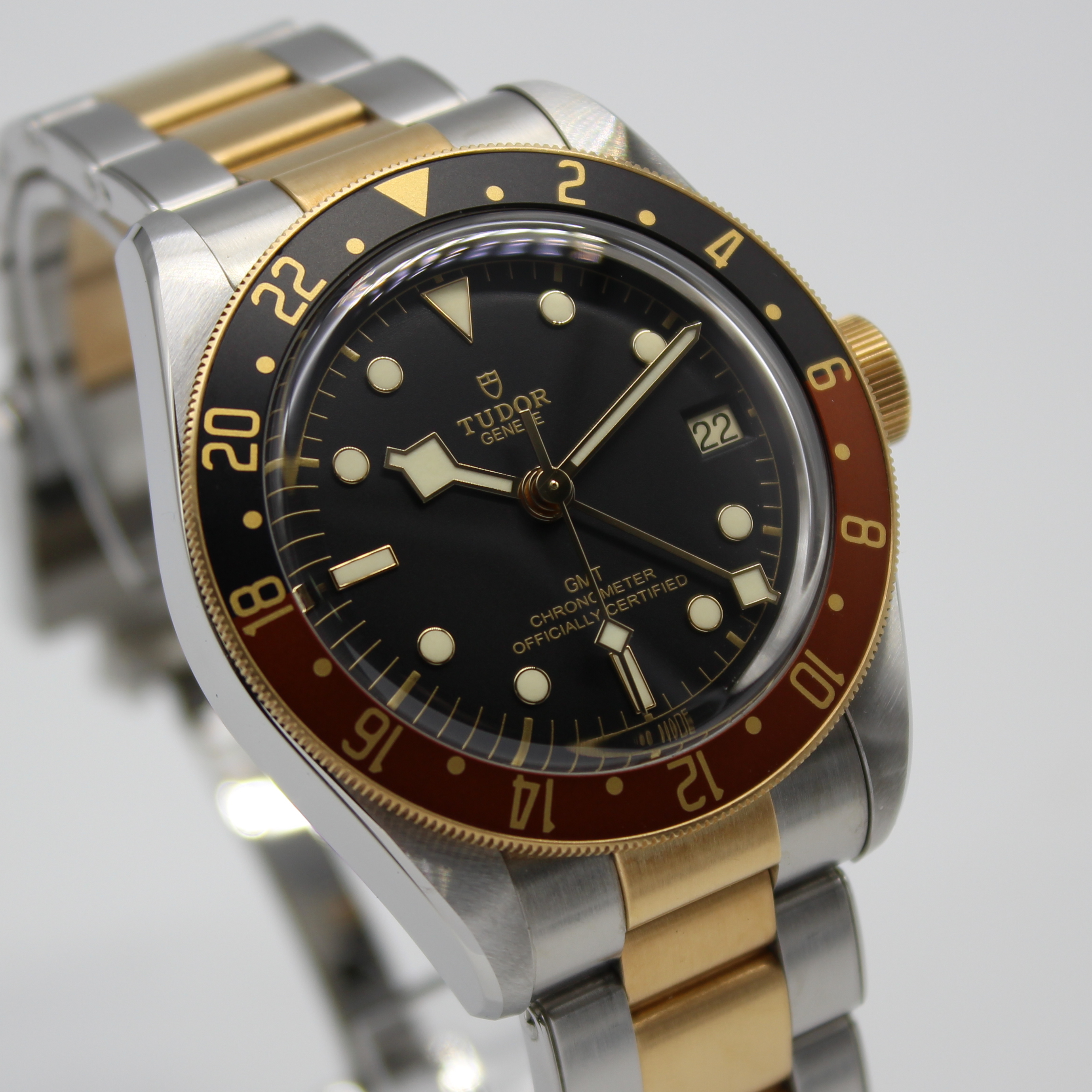 Tudor Black Bay GMT S&G 41mm Black Dial Yellow Gold/Stainless Steel 79833MN - Image 3