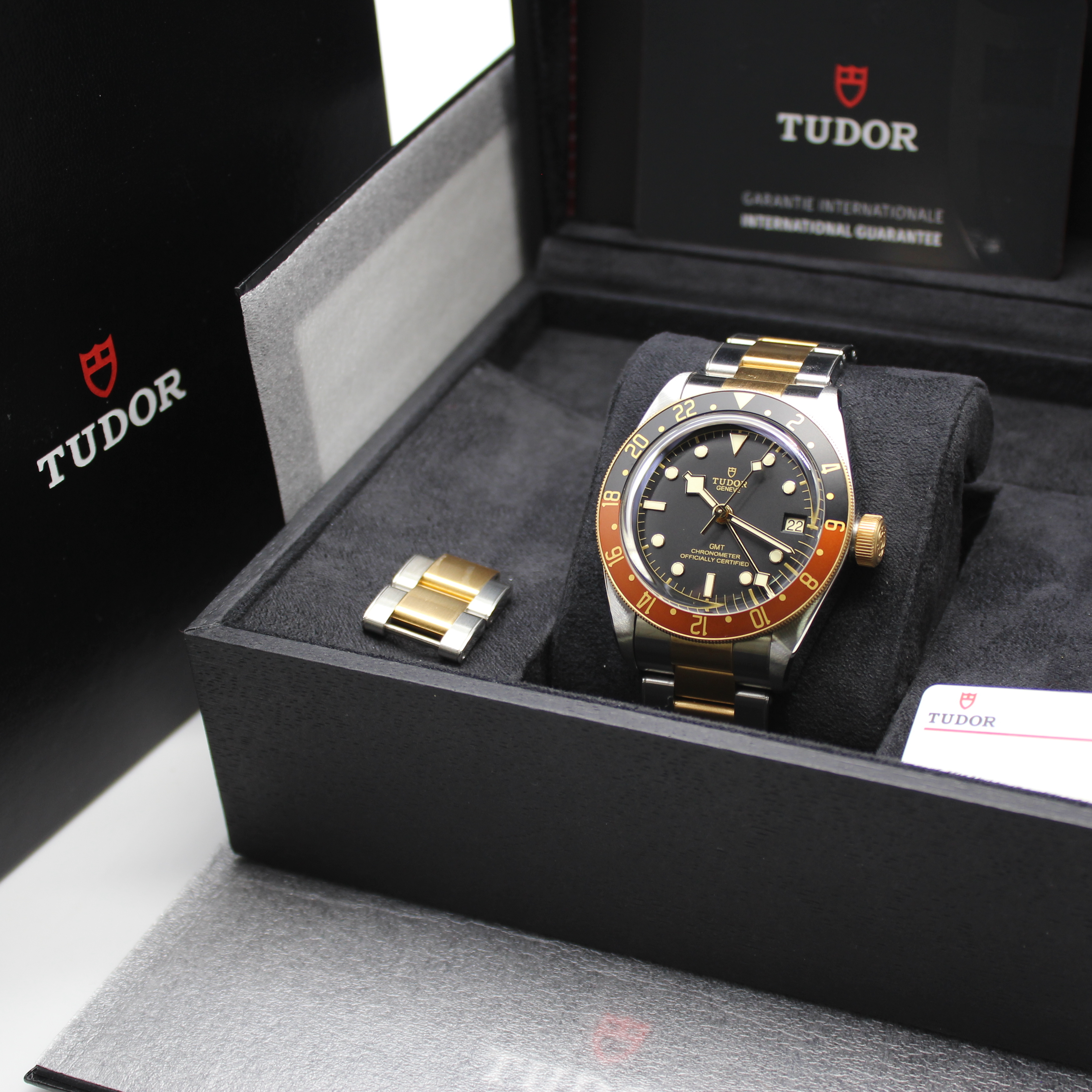 Tudor Black Bay GMT S&G 41mm Black Dial Yellow Gold/Stainless Steel 79833MN - Image 7
