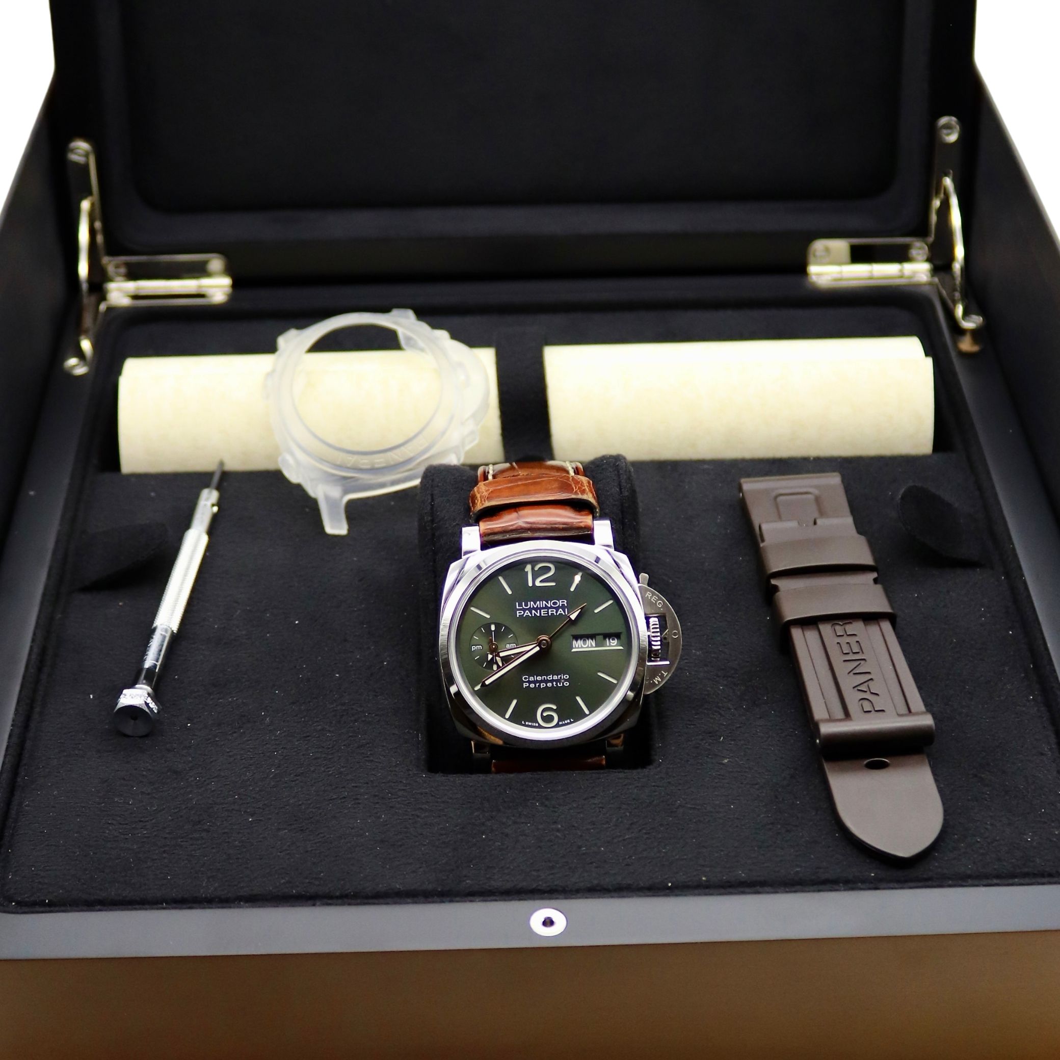 Panerai Luminor Perpetual Calendar GMT 44 mm Green Dial Platinumtech PAM00715 - Image 6