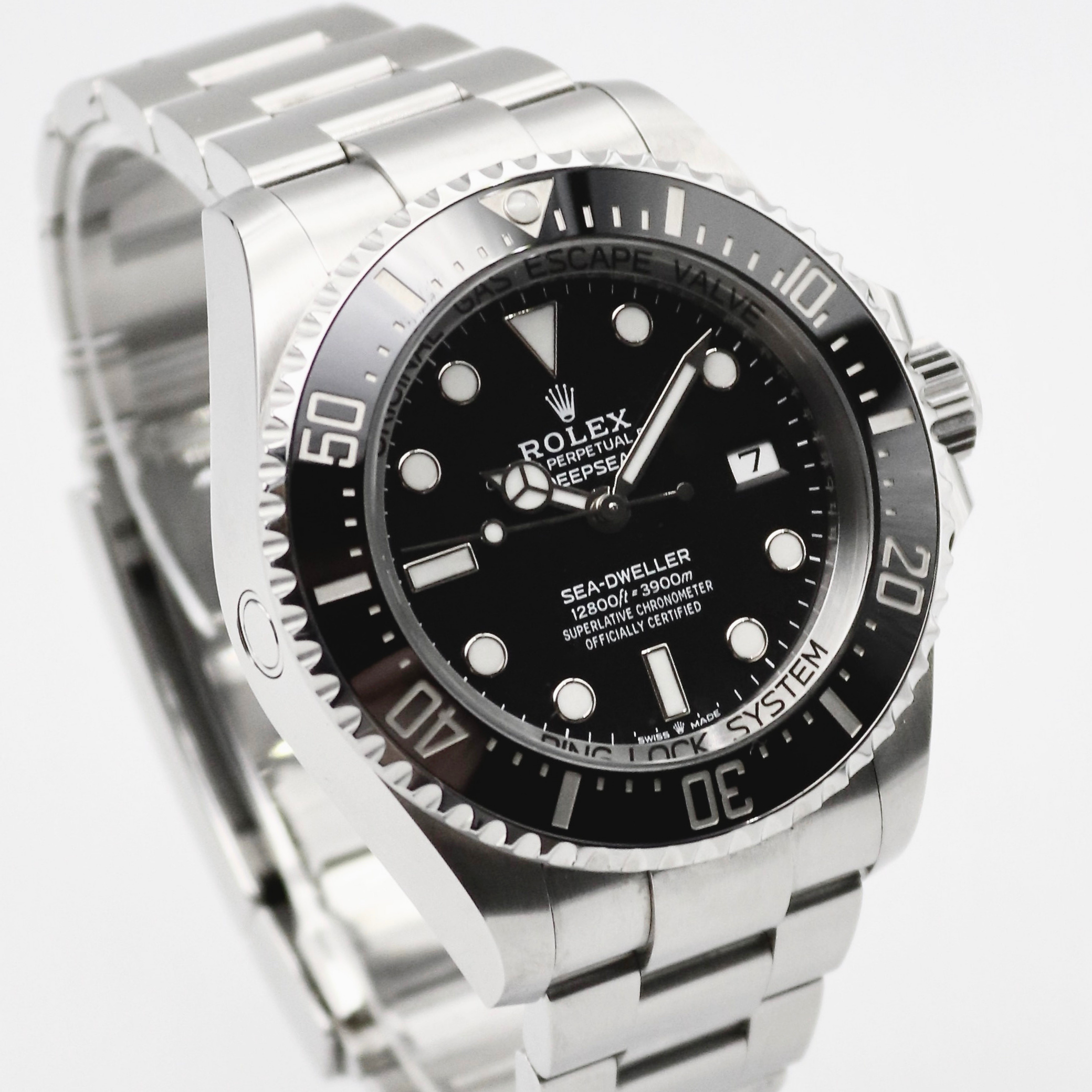 Rolex Sea-Dweller Deepsea Stainless Steel Black Dial 44mm 136660 - Image 3
