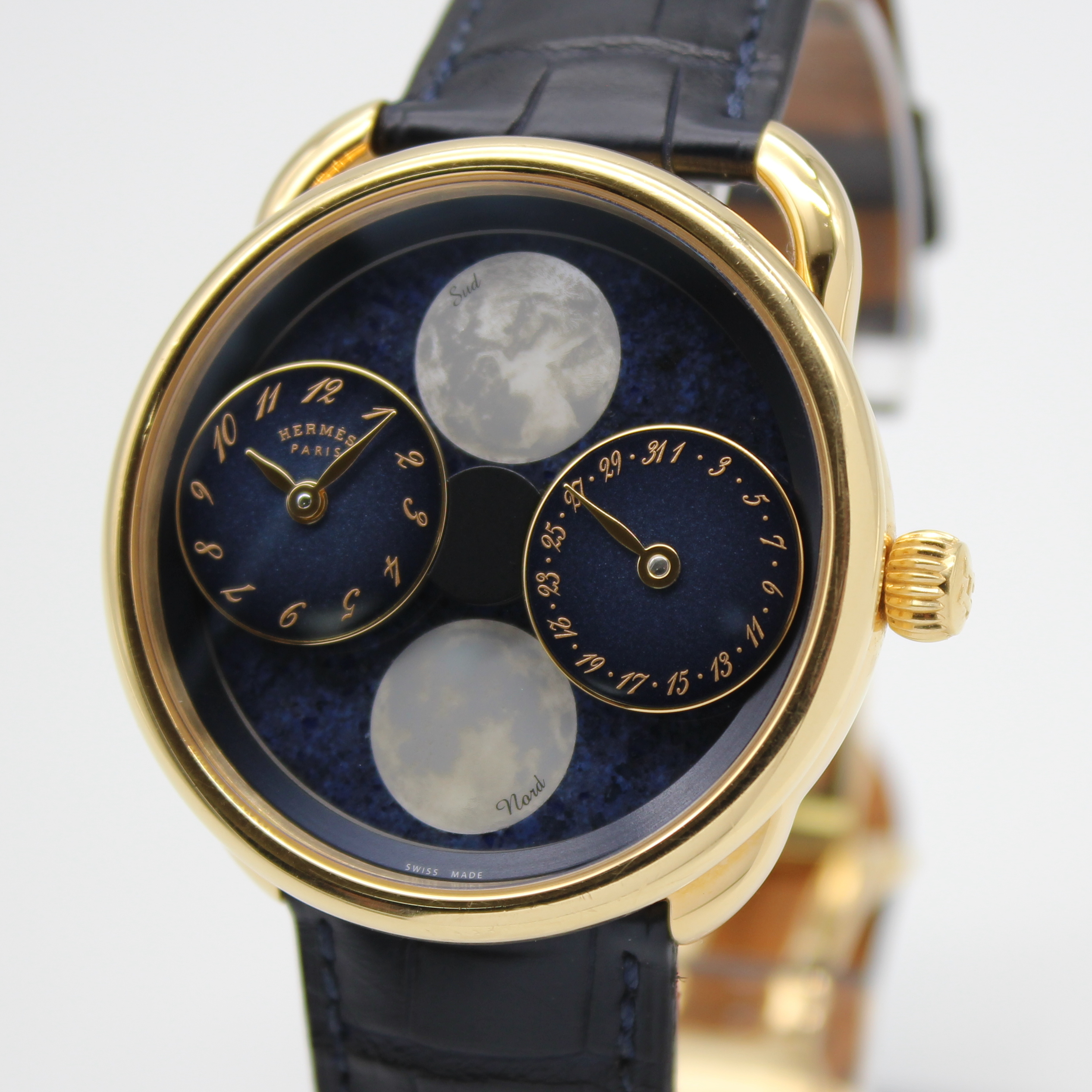 Hermès Arceau L'Heure De La Lune 43 mm Blue Dial 18k Yellow Gold W403097WW00 - Image 2