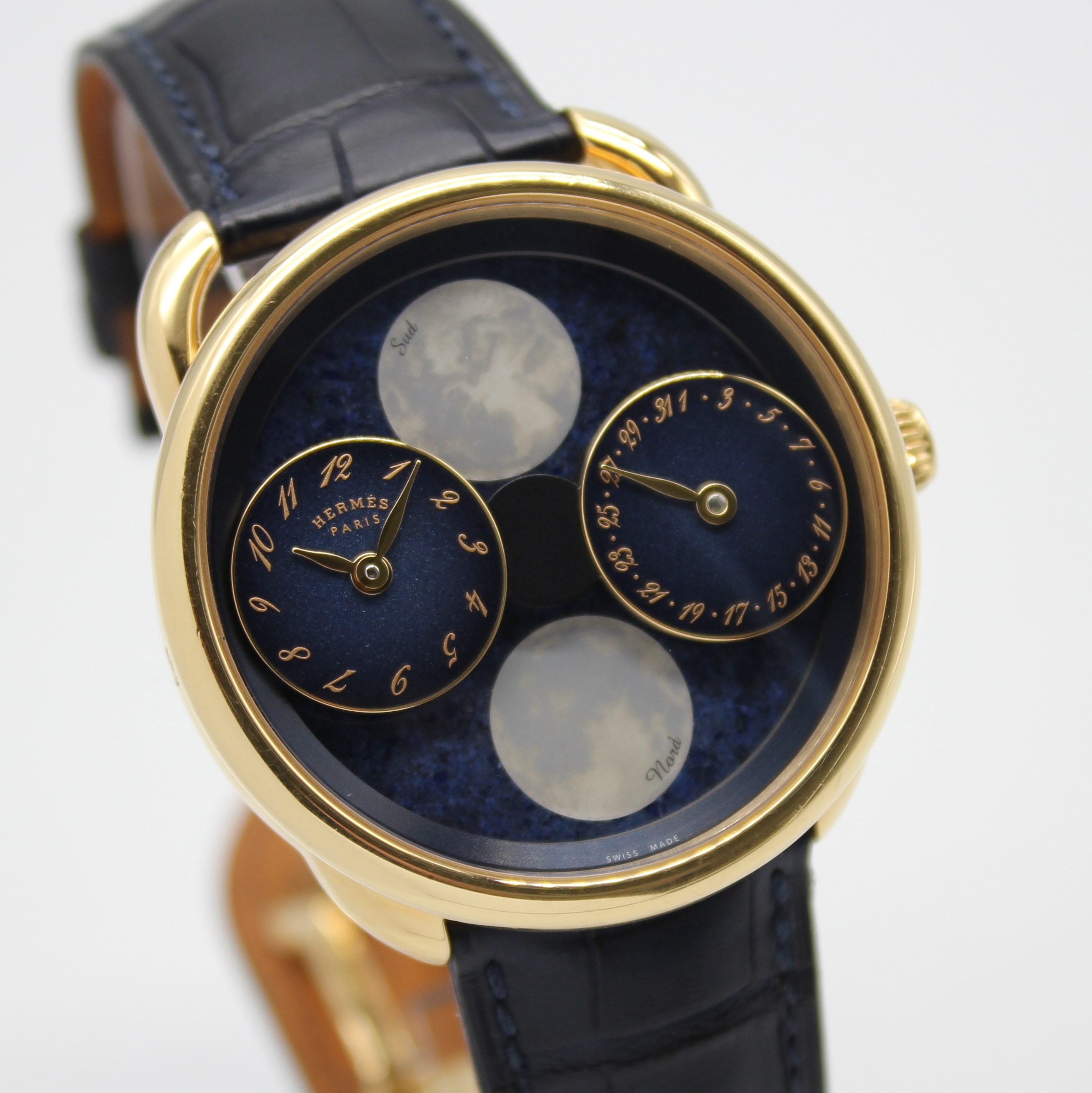 Hermès Arceau L'Heure De La Lune 43 mm Blue Dial 18k Yellow Gold W403097WW00 - Image 3